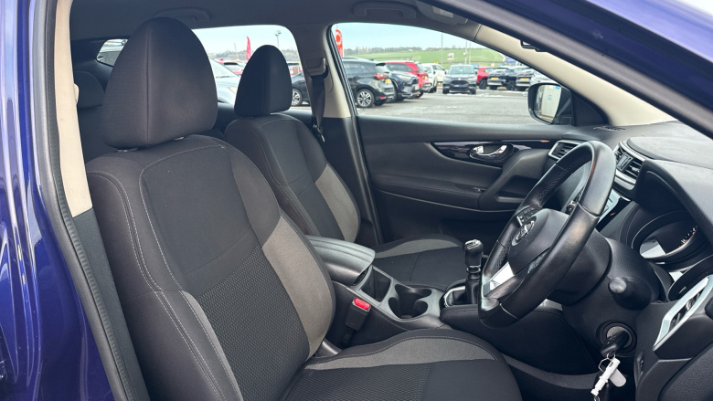 Nissan Qashqai 1.3 DiG-T Acenta Premium 5dr Petrol Hatchback